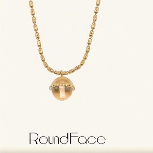 Gold Pendant Necklace by